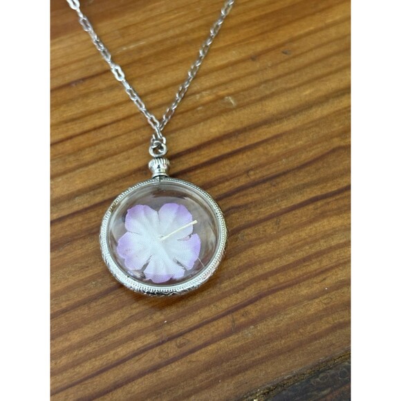 Vintage AVON Silvertone White Pink Purple HIBISCUS FLOWER Cameo Pendant Necklace - Picture 6 of 15